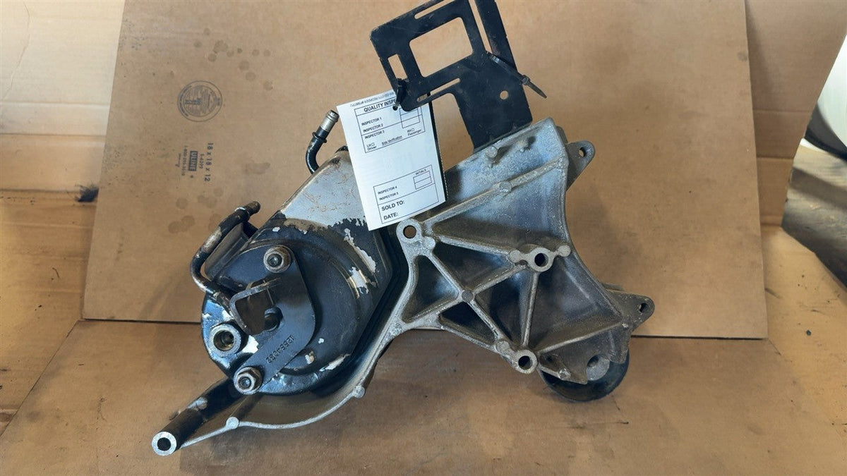 Power Steering Pump from a 2004 Chevrolet Suburban 1500, photo 2