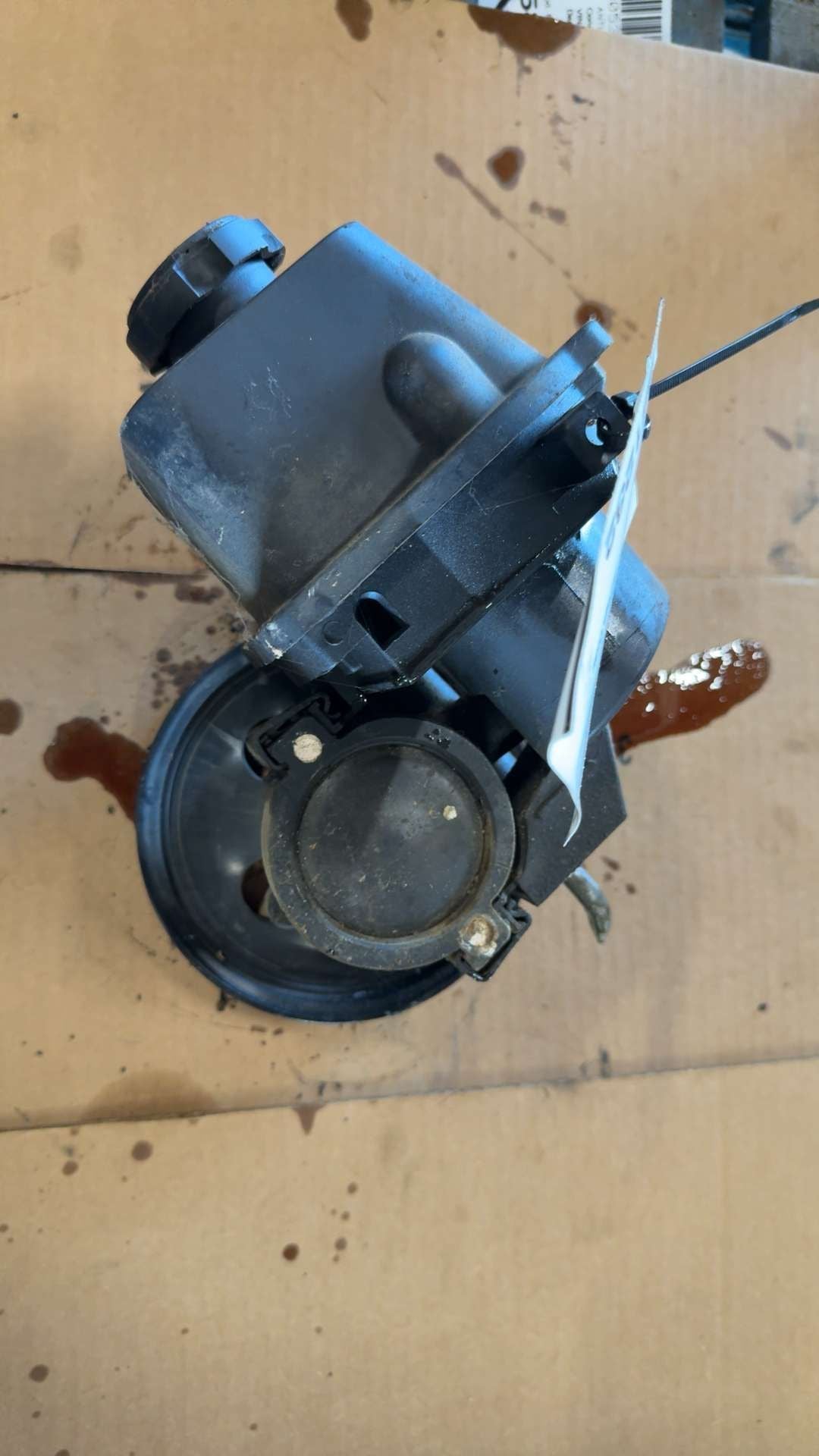 Power Steering Pump from a 2005 Chevrolet Trailblazer, photo 2