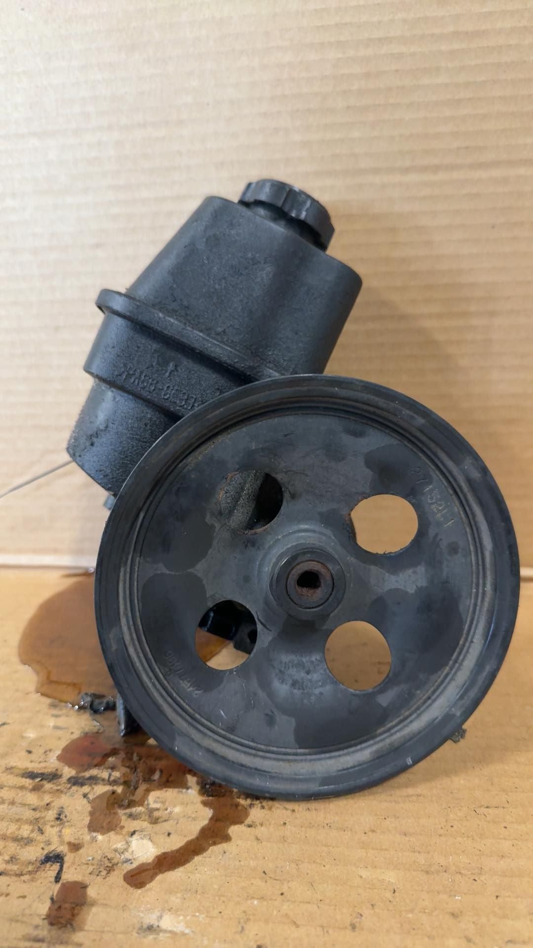Power Steering Pump from a 2006 Chevrolet, photo 1