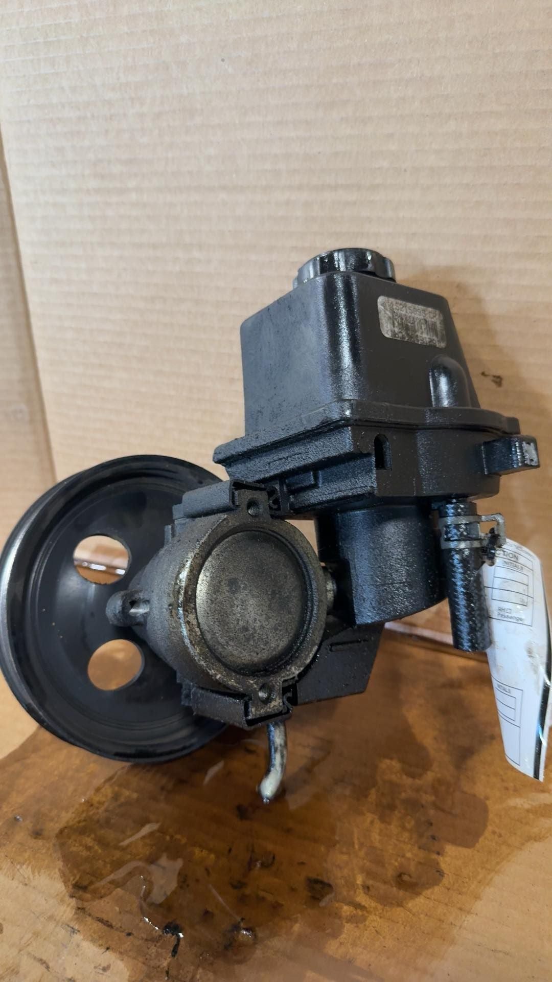 Power Steering Pump from a 2006 Chevrolet, photo 2