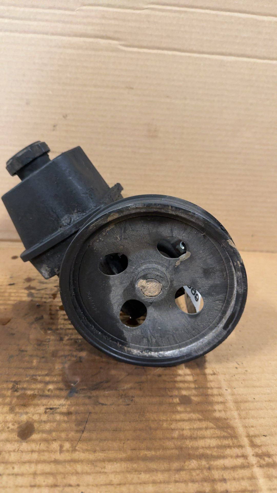 Power Steering Pump from a 2003 Chevrolet Trailblazer, photo 2