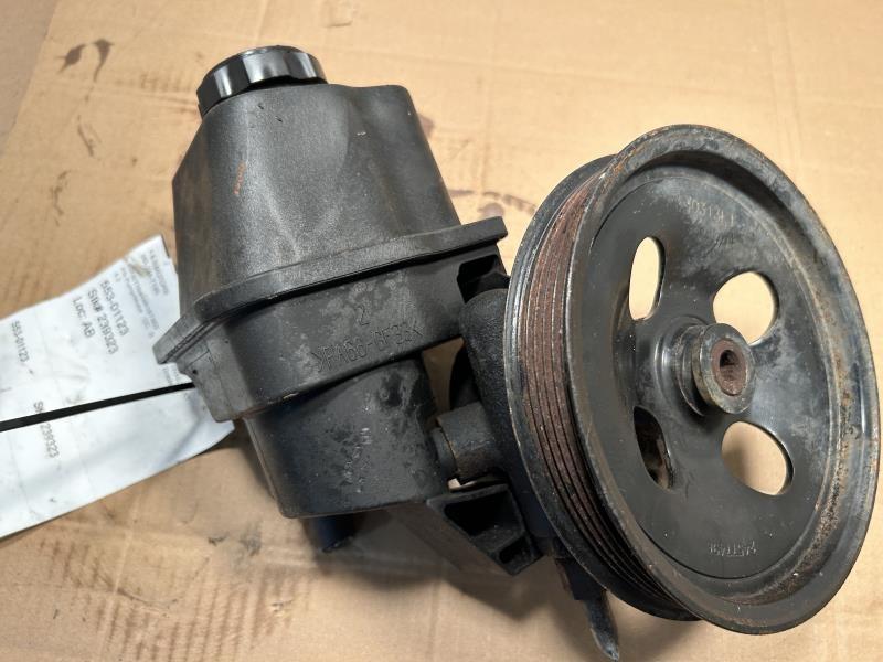 Power Steering Pump from a 2005 Chevrolet Trailblazer EXT, photo 1