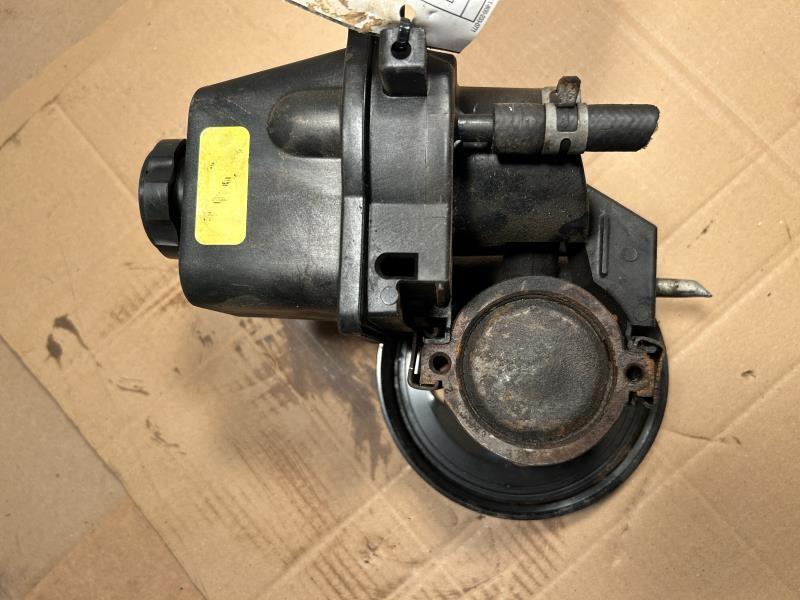 Power Steering Pump from a 2005 Chevrolet Trailblazer EXT, photo 2
