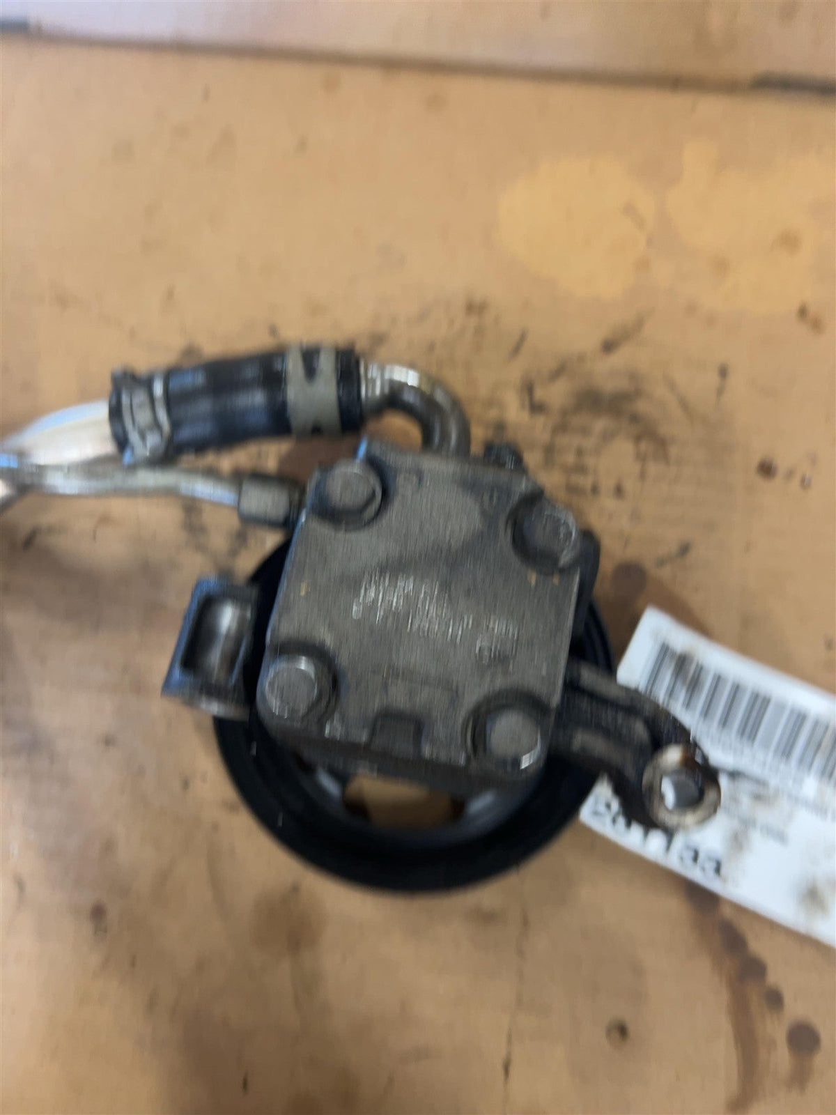Power Steering Pump from a 2012 Chevrolet Traverse, photo 2