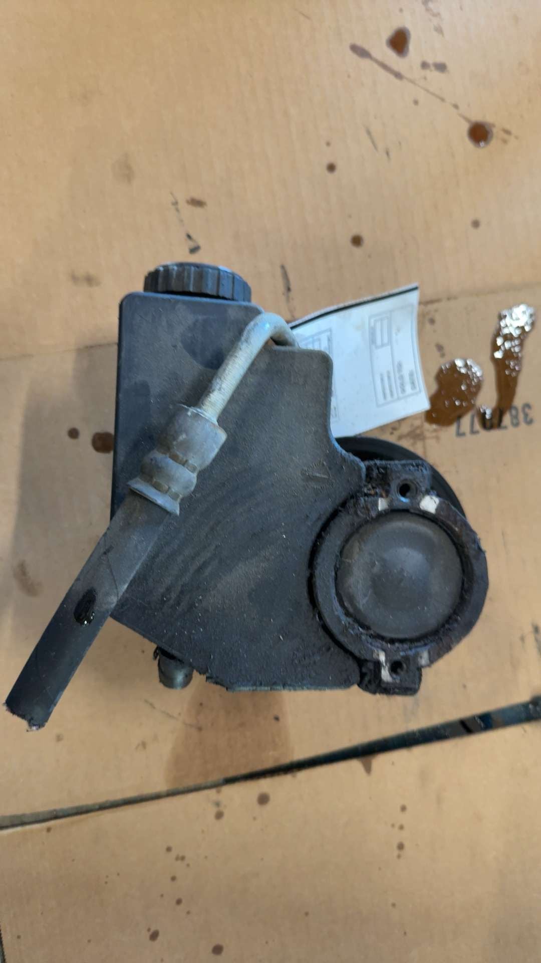 Power Steering Pump from a 1999 GMC Sonoma, photo 2