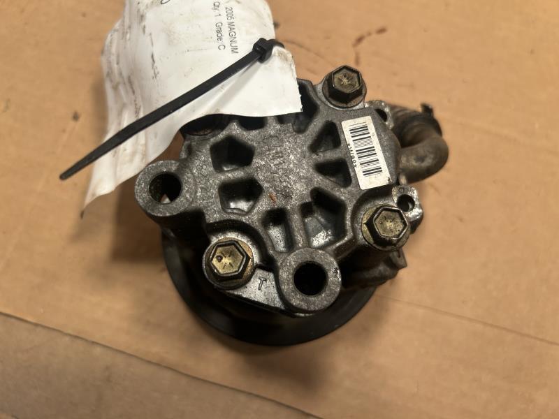 Power Steering Pump from a 2005 Dodge Magnum, photo 2