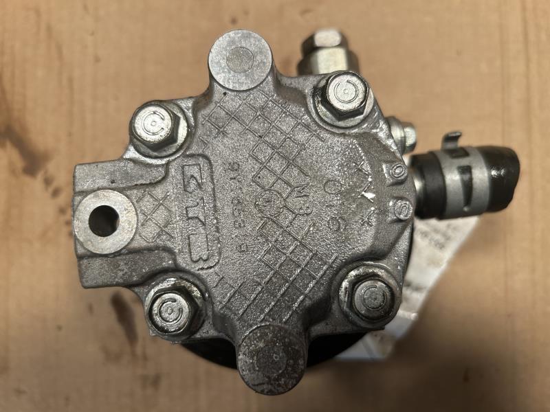 Power Steering Pump from a 2010 Dodge Avenger, photo 2
