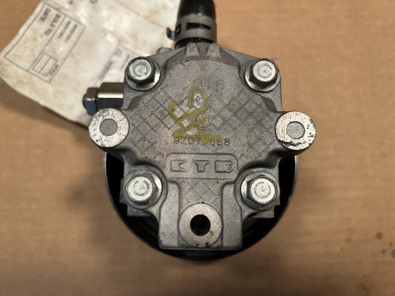Power Steering Pump from a 2010 Dodge Avenger, photo 2