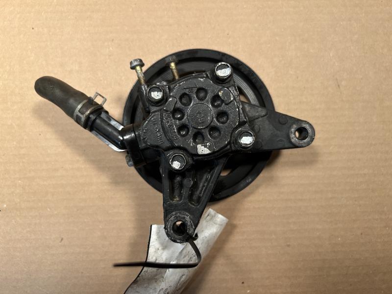 Power Steering Pump from a 2010 Dodge Caliber, photo 1