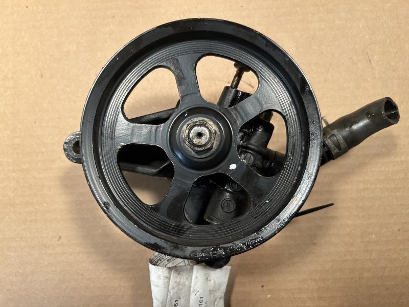 Power Steering Pump from a 2010 Dodge Caliber, photo 2