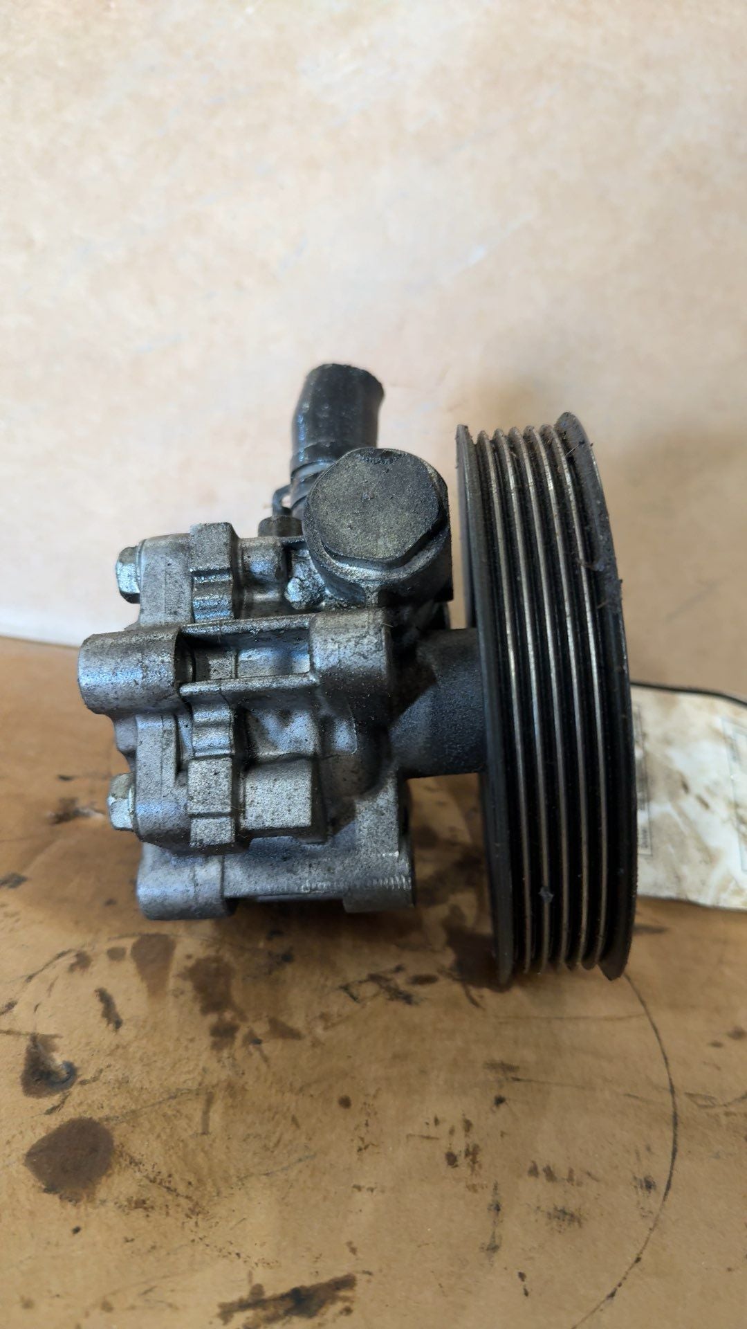 Power Steering Pump from a 2007 Dodge Caliber, photo 2