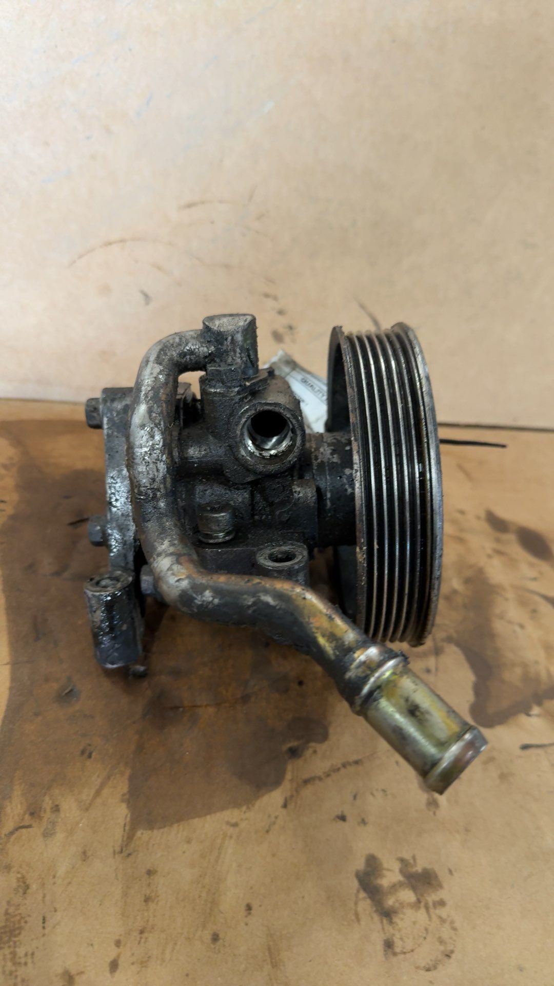 Power Steering Pump from a 2005 Ford Escape, photo 2