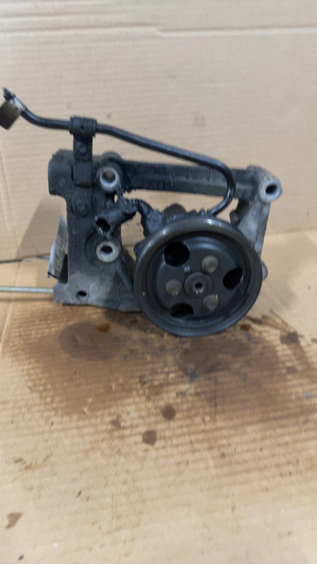 Power Steering Pump from a 2002 Ford Explorer, photo 1