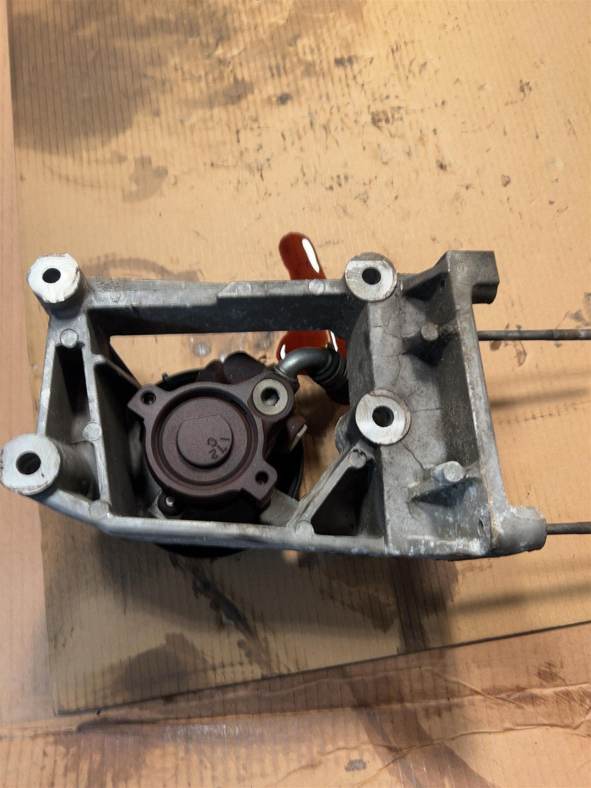 Power Steering Pump from a 2010 Ford Explorer, photo 2
