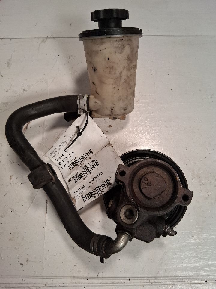 Power Steering Pump from a 2010 Ford Explorer, photo 1