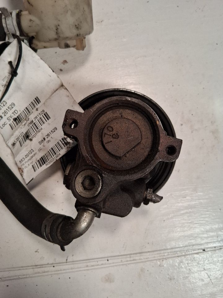 Power Steering Pump from a 2010 Ford Explorer, photo 2