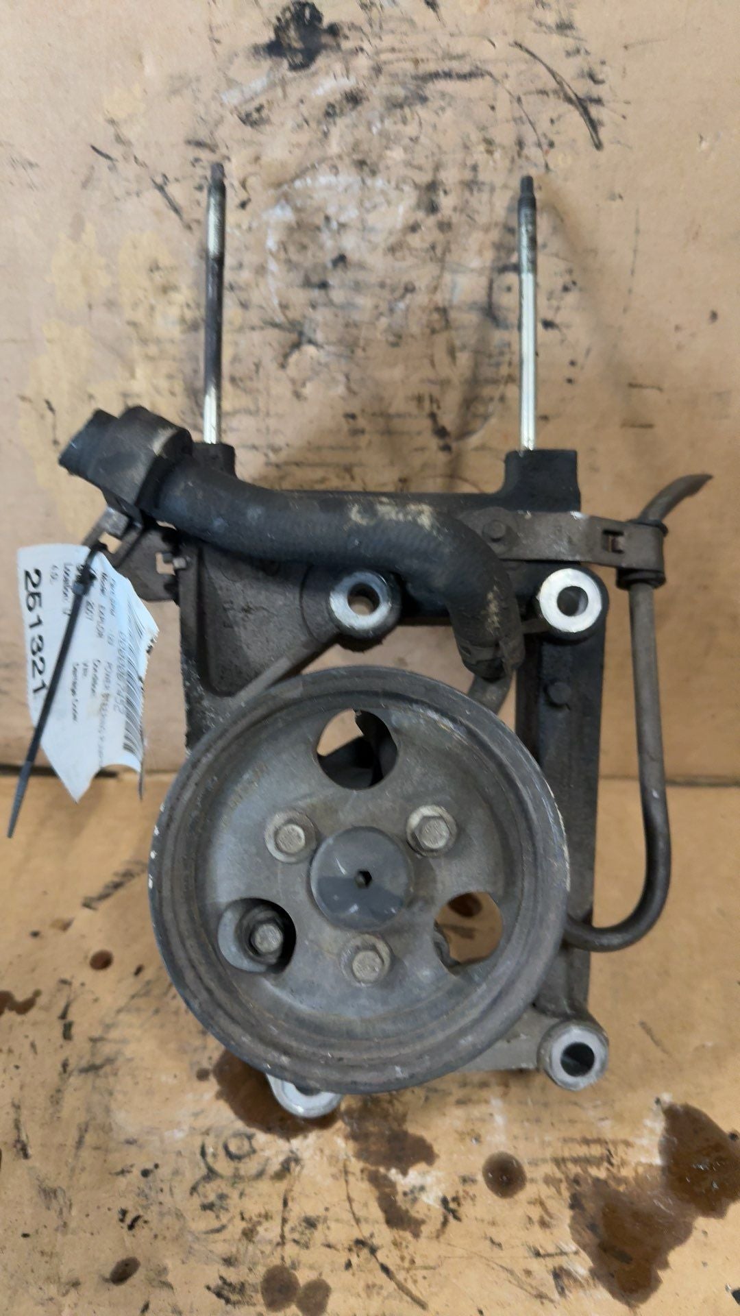 Power Steering Pump from a 2007 Ford, photo 1