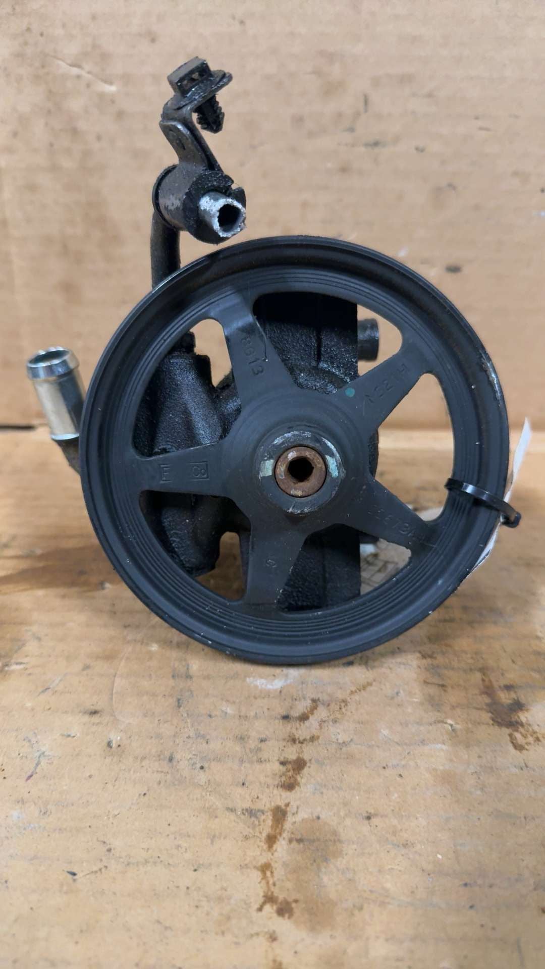 Power Steering Pump from a 2009 Ford Flex, photo 1