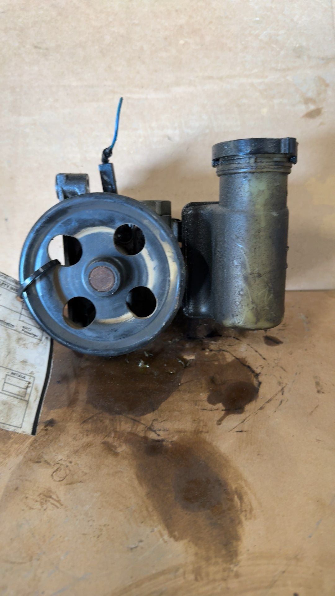 Power Steering Pump from a 2007 Ford, photo 1