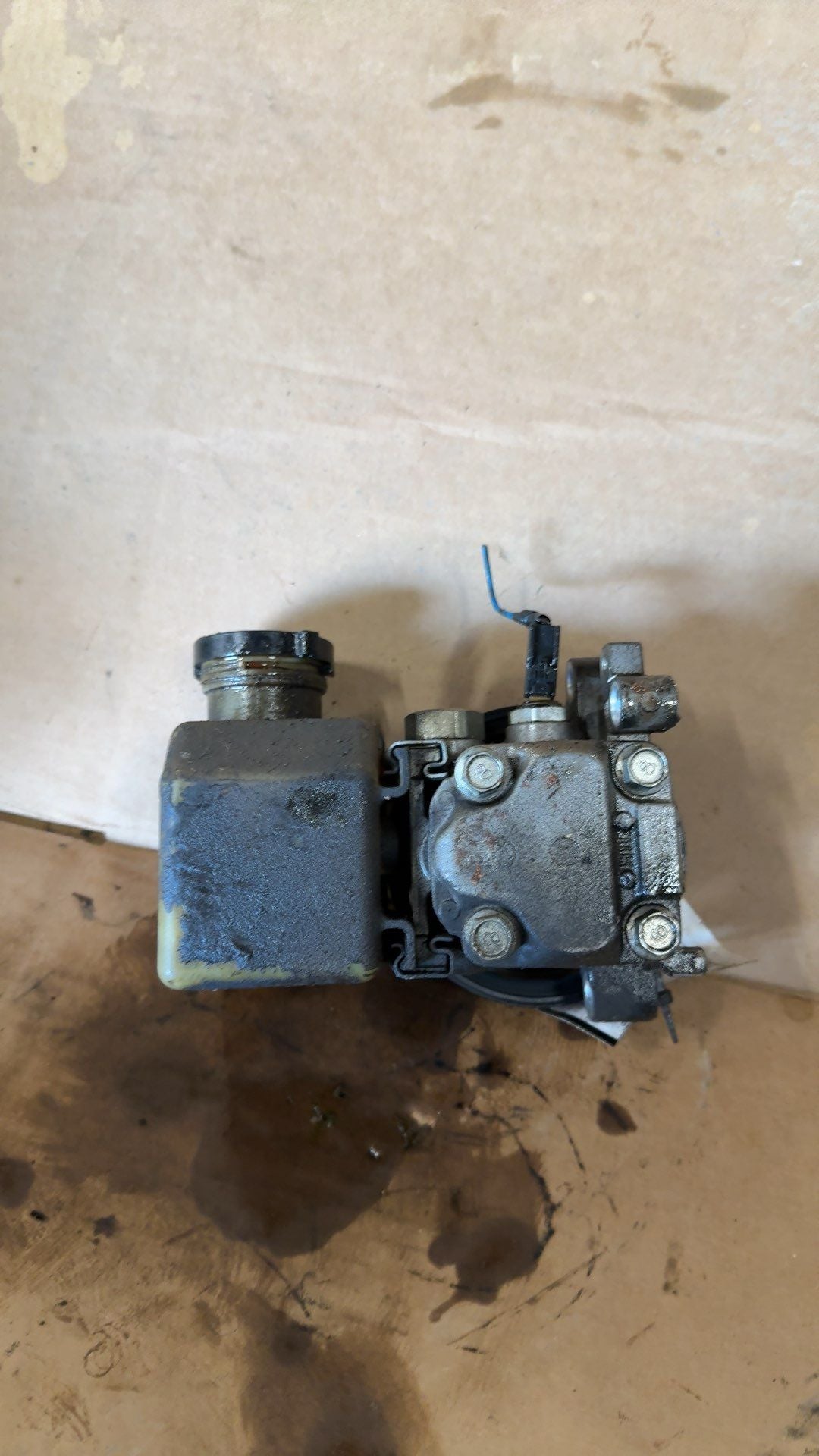 Power Steering Pump from a 2007 Ford, photo 2