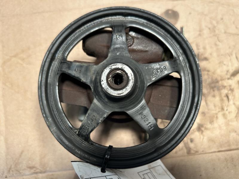 Power Steering Pump from a 2009 Ford Taurus X, photo 1
