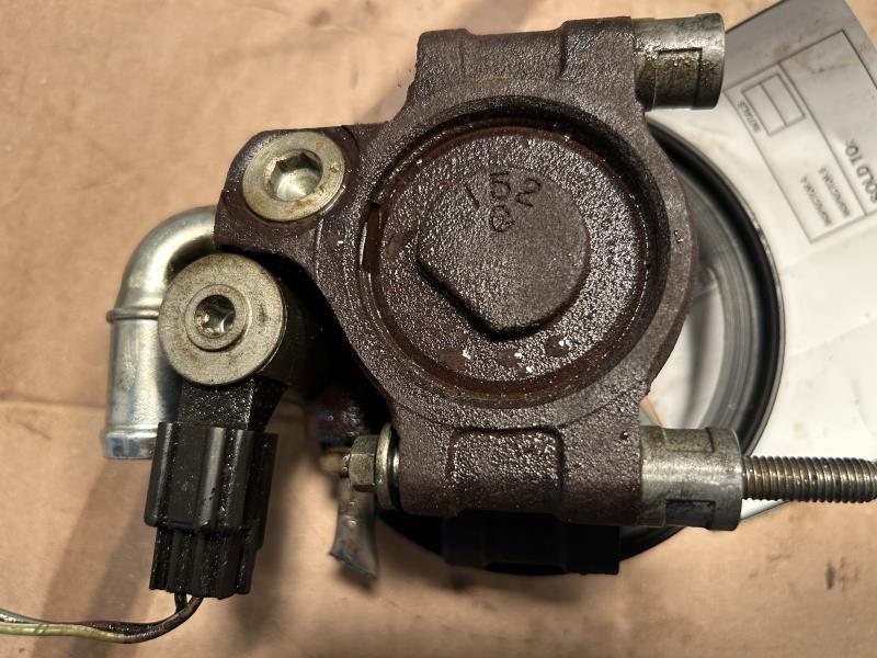 Power Steering Pump from a 2009 Ford Taurus X, photo 2