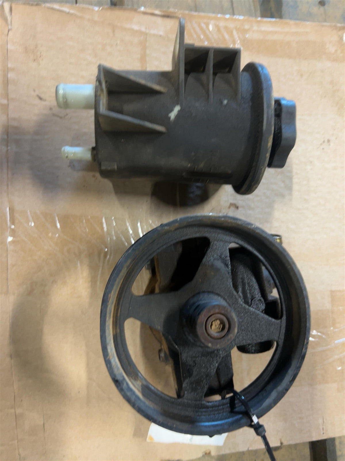 Power Steering Pump from a 2000 Ford F-150, photo 1