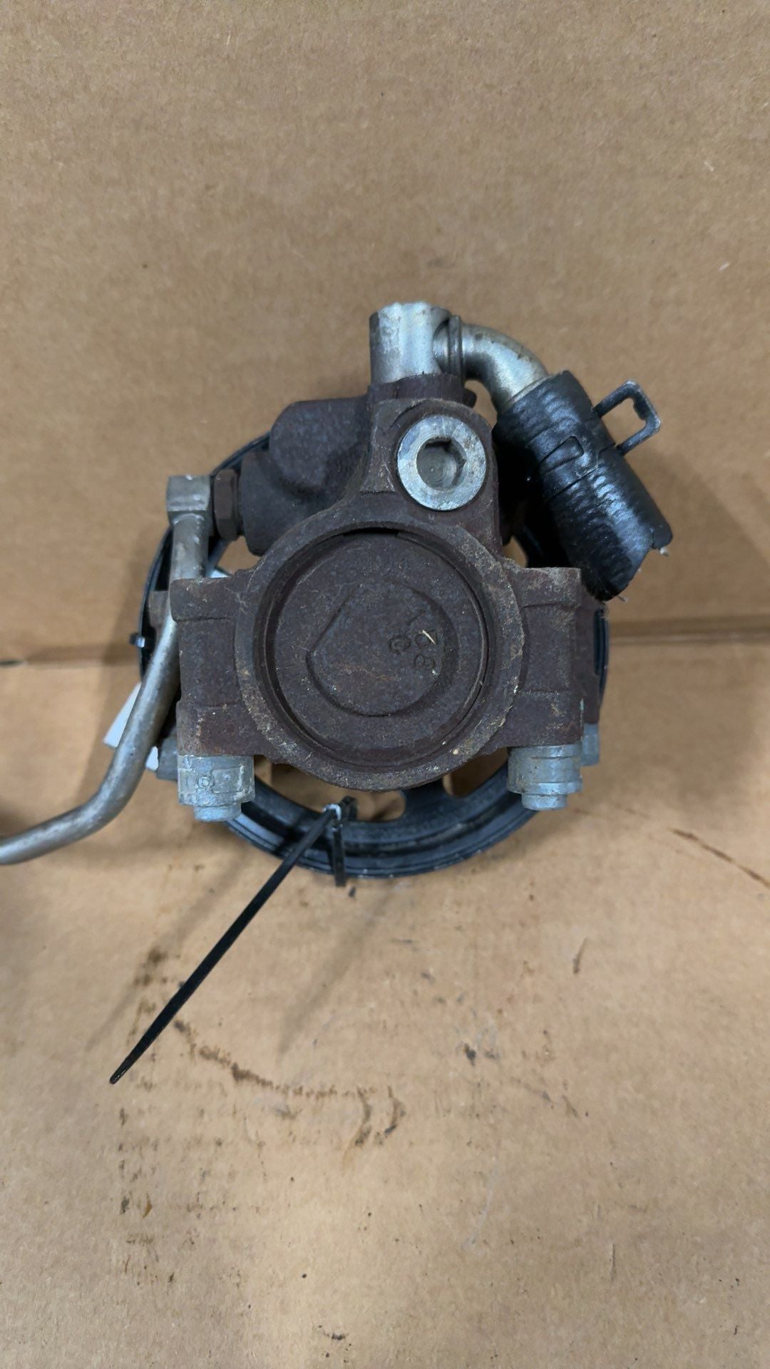 Power Steering Pump from a 2006 Ford F-150, photo 2