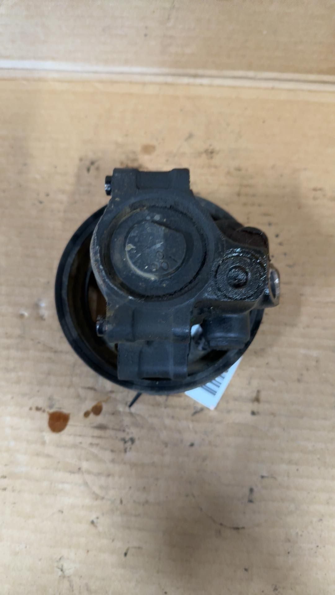 Power Steering Pump from a 2000 Ford F-250 Super Duty, photo 2