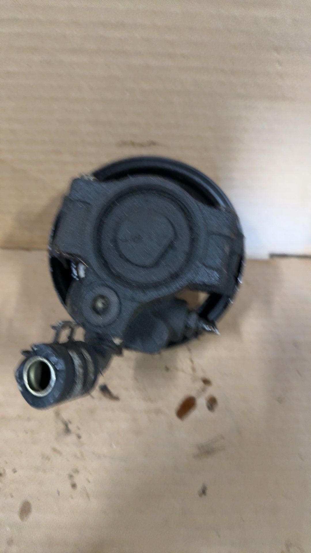 Power Steering Pump from a 2005 Ford F-250 Super Duty, photo 2
