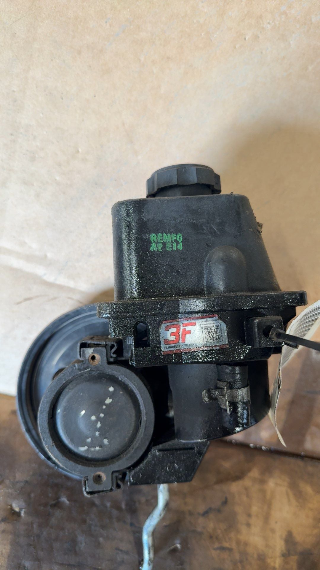 Power Steering Pump from a 2008 GMC Envoy, photo 1