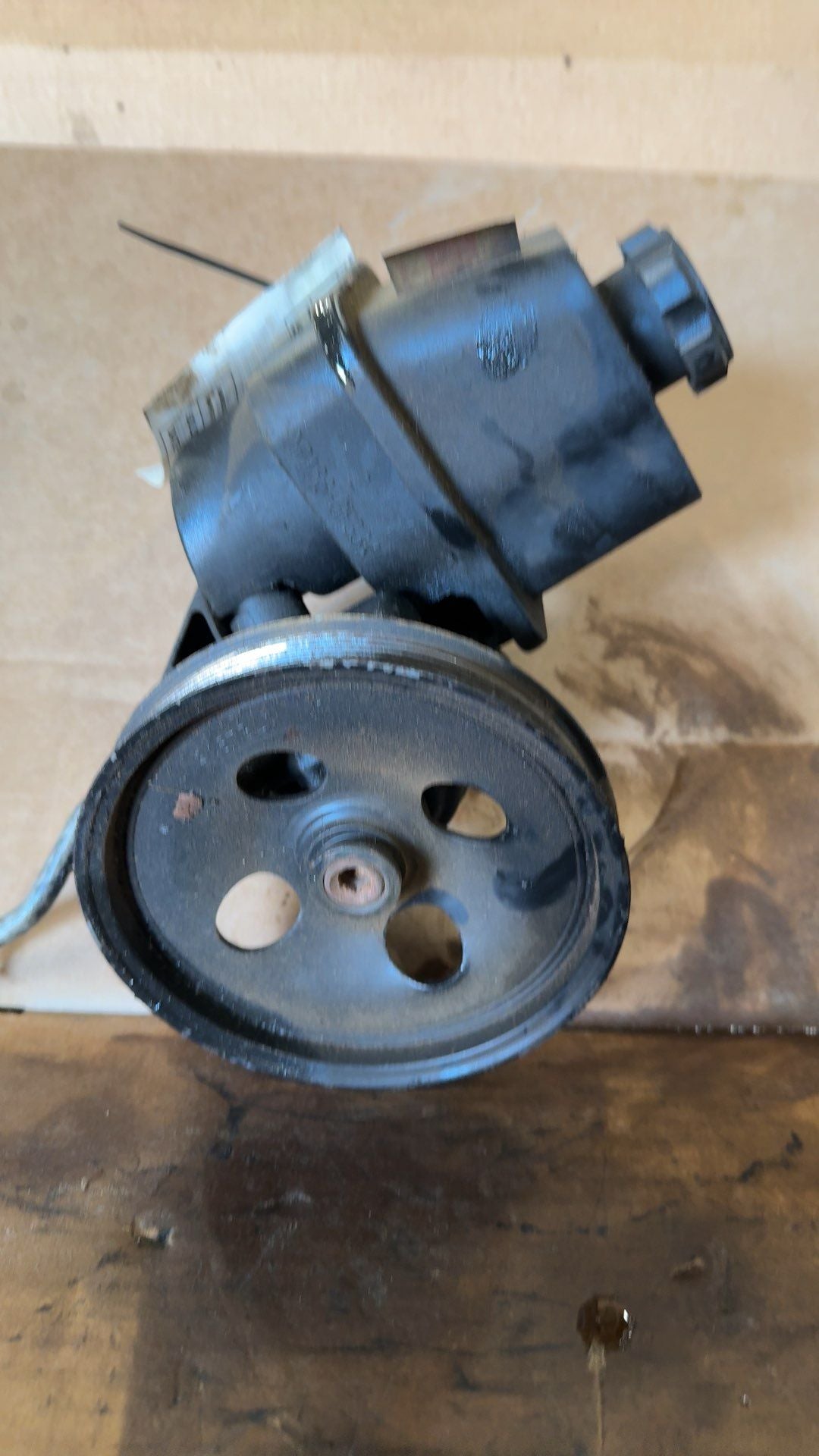 Power Steering Pump from a 2008 GMC Envoy, photo 2