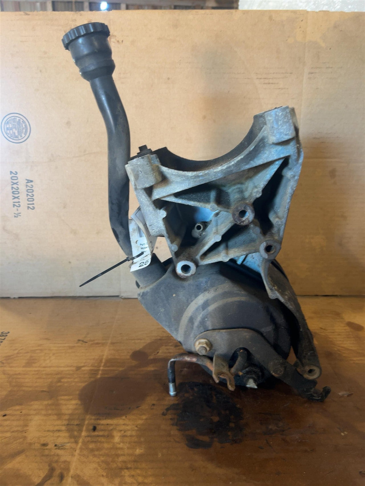 Power Steering Pump from a 1996 Chevrolet Blazer, photo 1