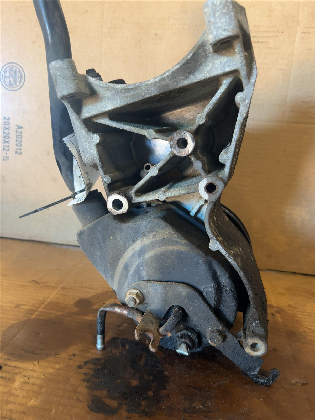 Power Steering Pump from a 1996 Chevrolet Blazer, photo 2