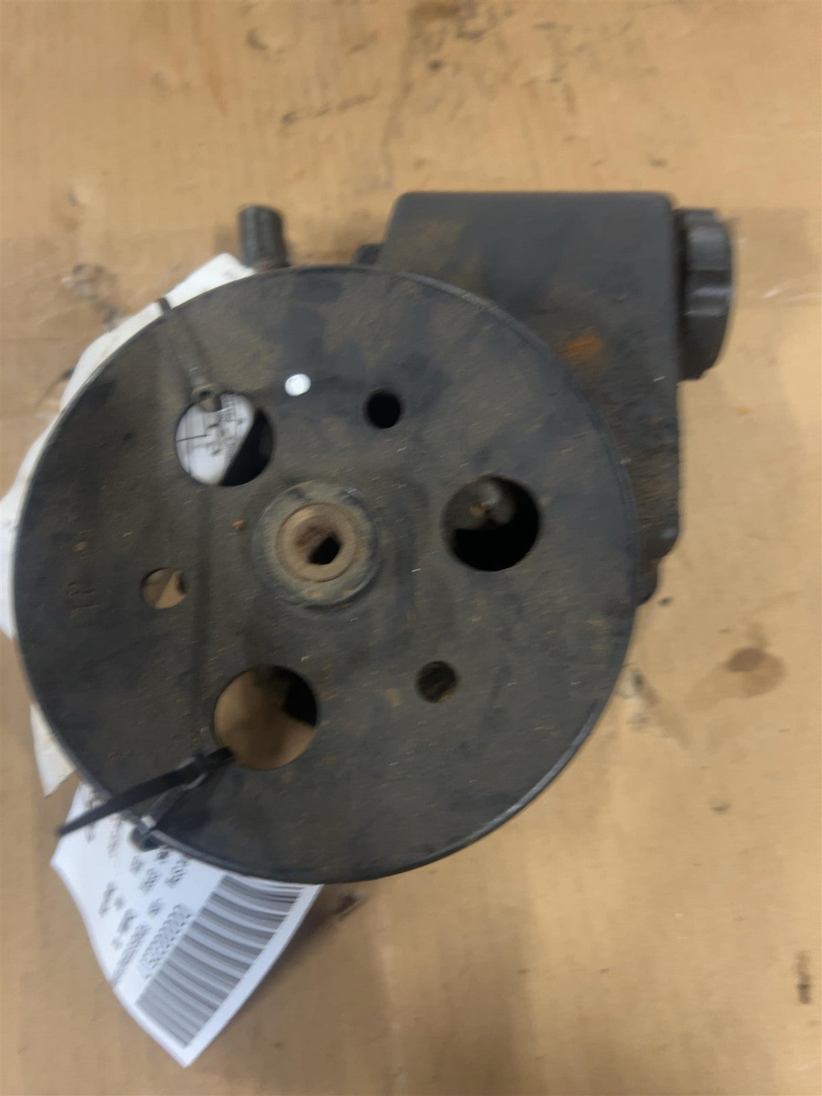 Power Steering Pump from a 2004 Pontiac Grand Prix, photo 1