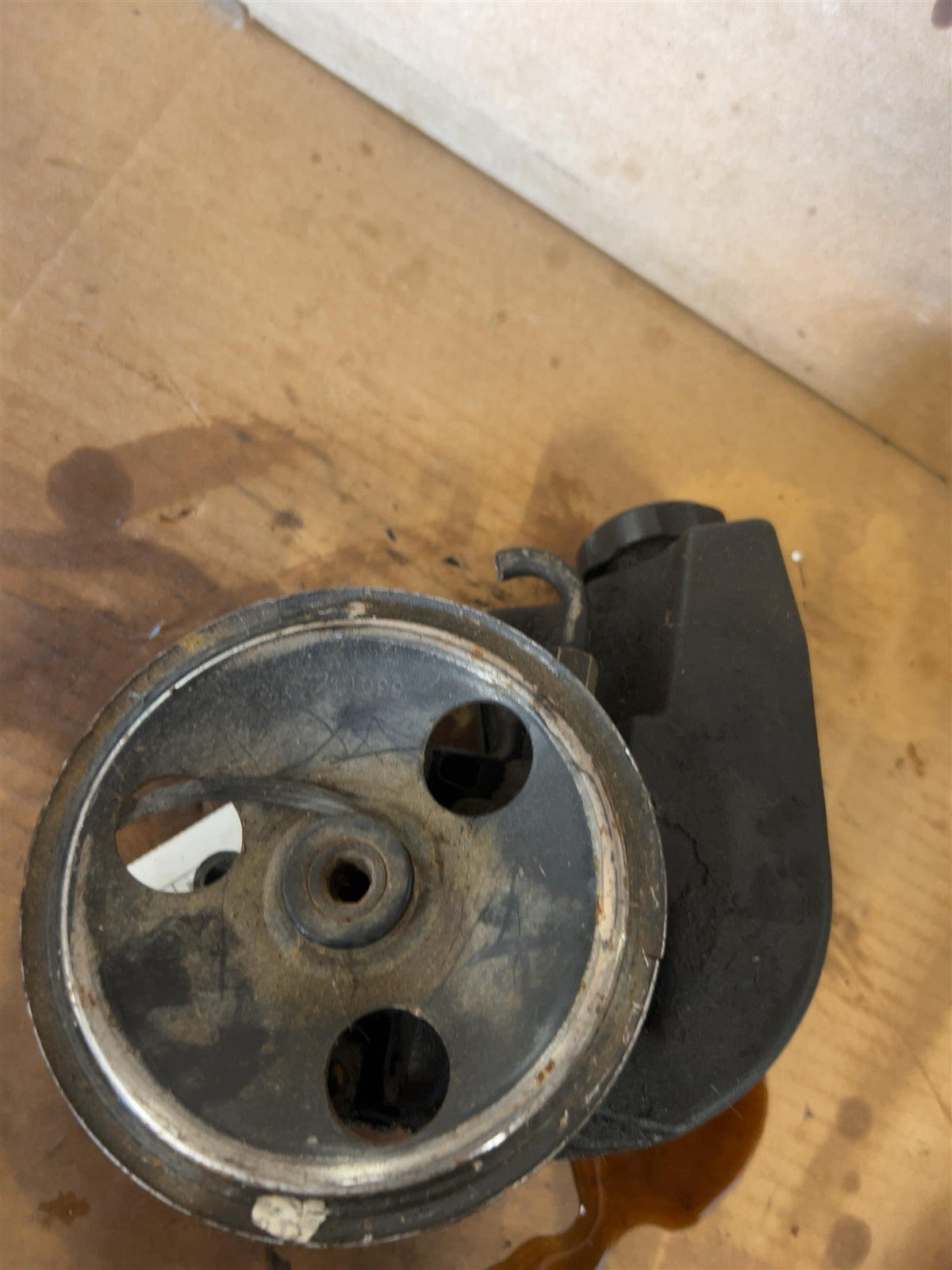 Power Steering Pump from a 2000 Jeep Cherokee, photo 2