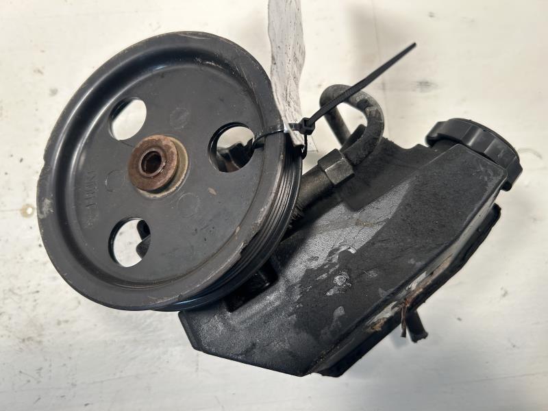 Power Steering Pump from a 2000 Jeep Cherokee, photo 2