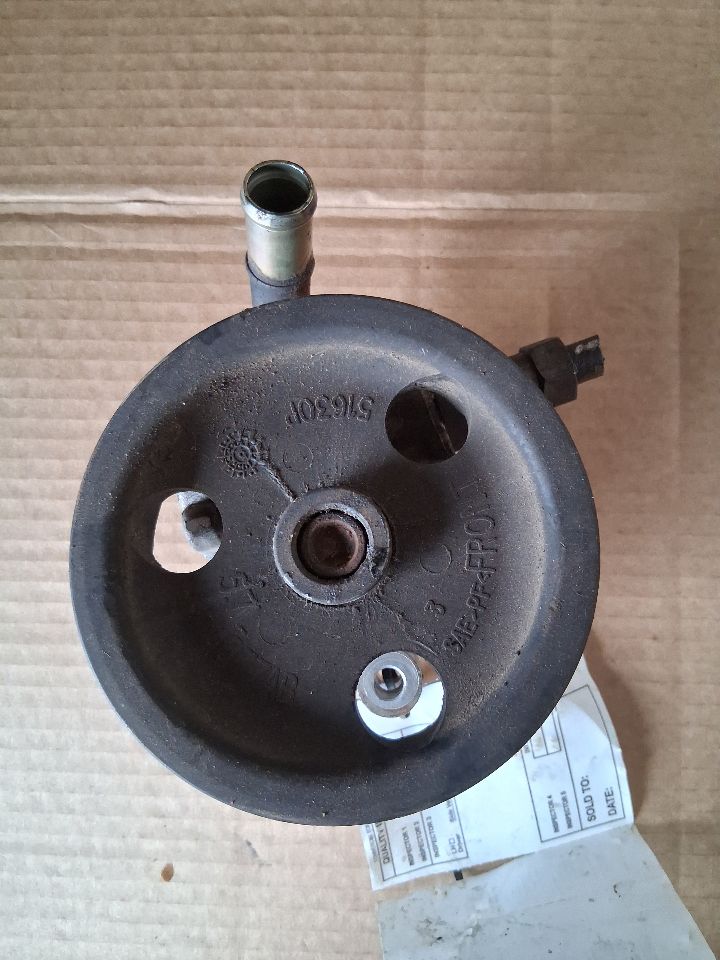 Power Steering Pump from a 2006 Jeep, photo 1