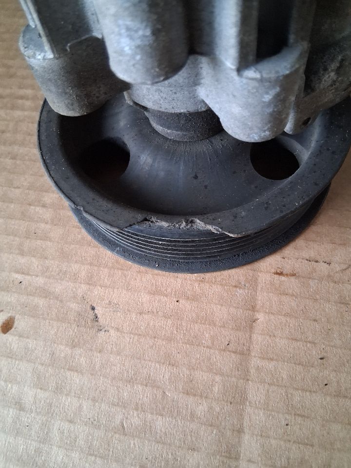Power Steering Pump from a 2006 Jeep, photo 3