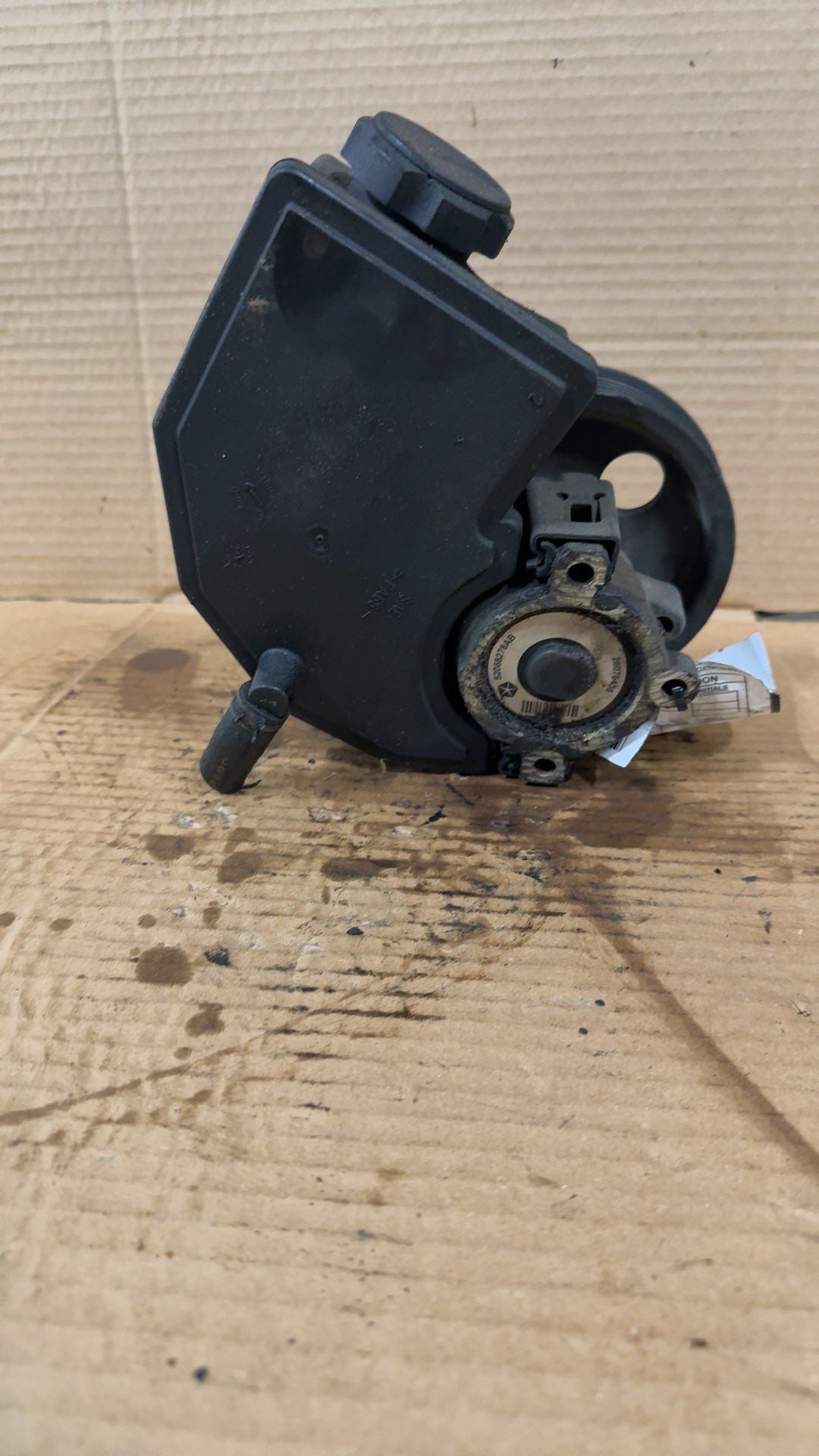 Power Steering Pump from a 2000 Jeep Grand Cherokee, photo 1
