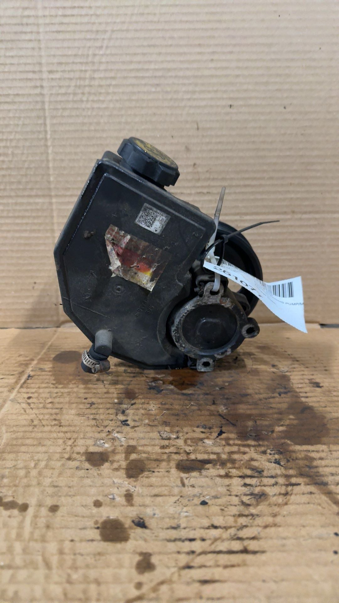 Power Steering Pump from a 2000 Jeep Grand Cherokee, photo 2