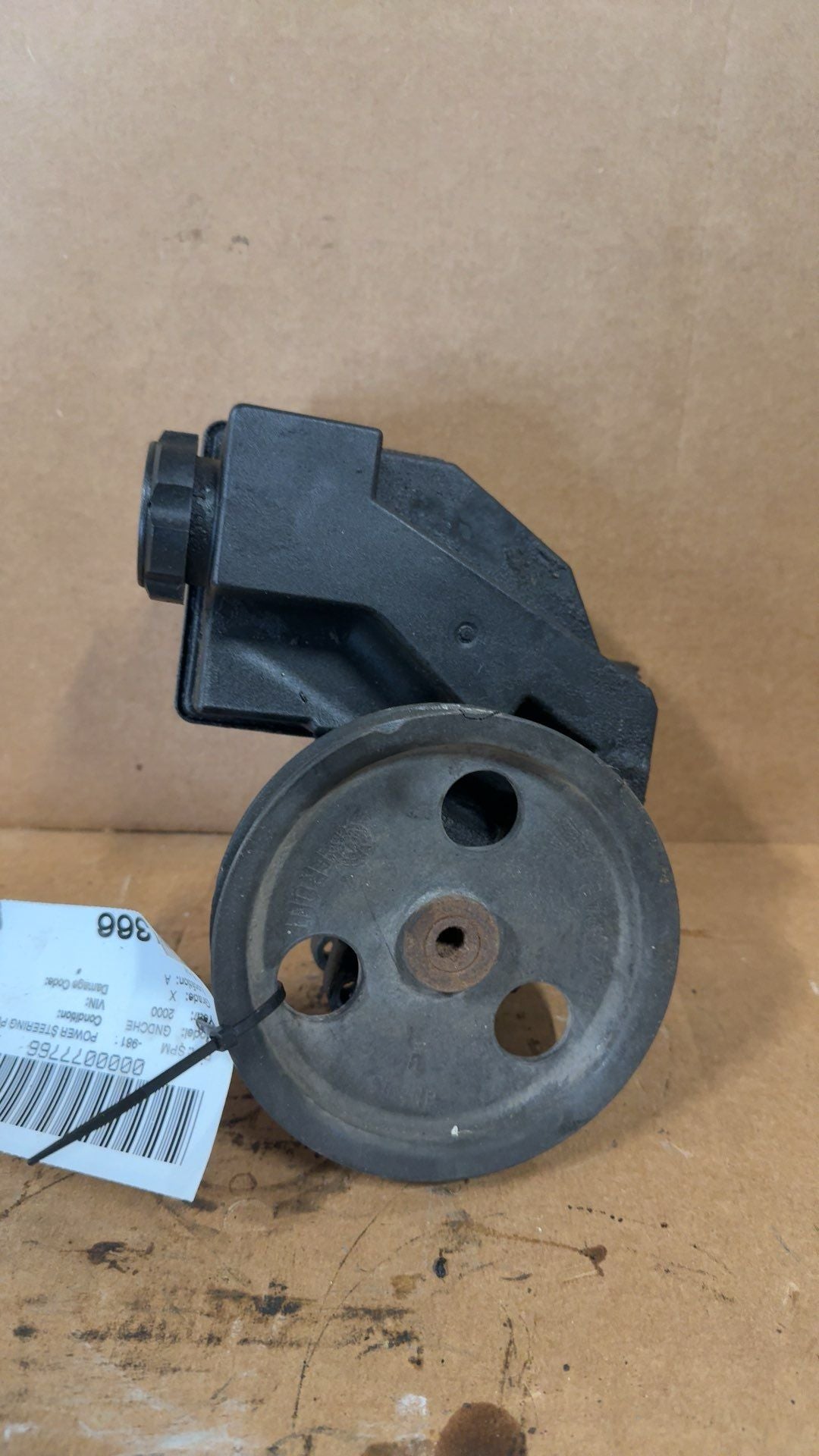 Power Steering Pump from a 2000 Jeep Grand Cherokee, photo 2