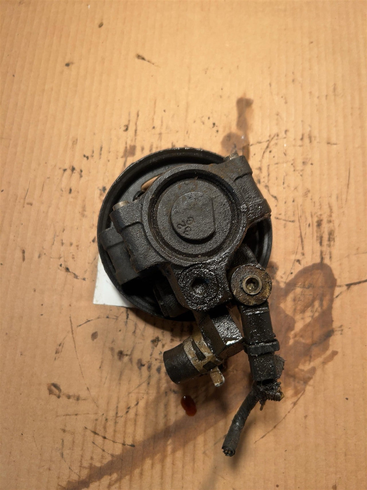 Power Steering Pump from a 2002 Lincoln Continental, photo 2