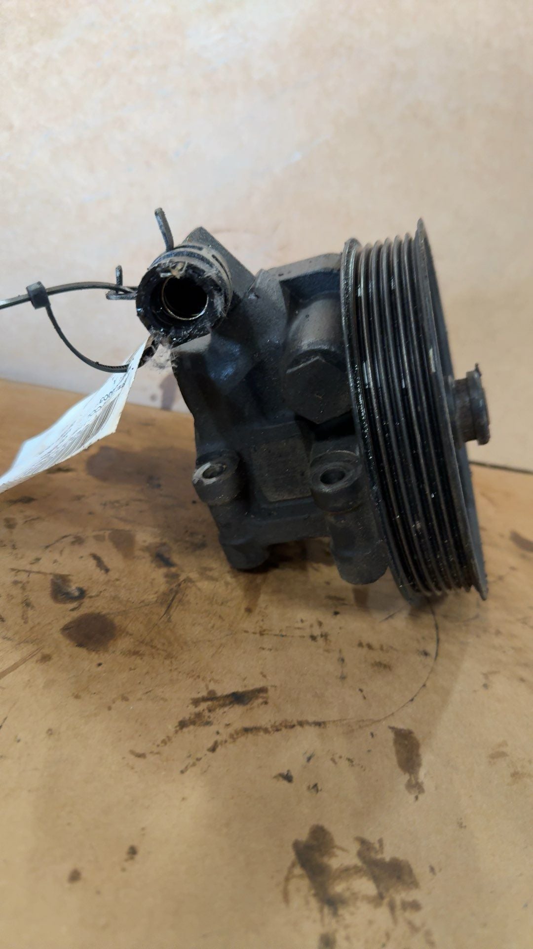 Power Steering Pump from a 2003 Lincoln Town Car, photo 2