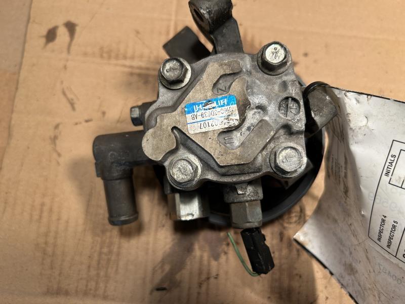 Power Steering Pump from a 2010 Lincoln MKZ, photo 2
