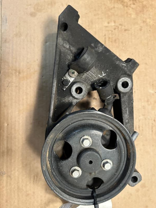 Power Steering Pump from a 2009 Ford Mustang, photo 1