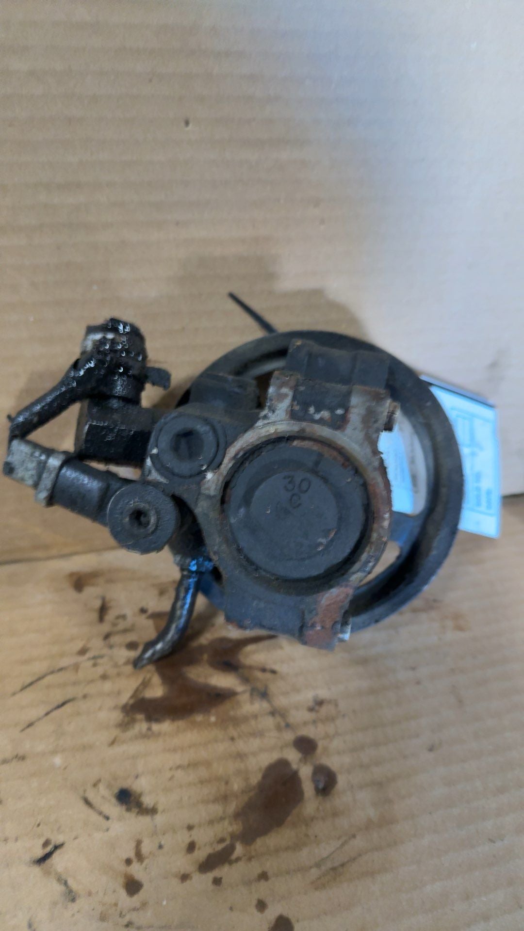 Power Steering Pump from a 2002 Lincoln Navigator, photo 2