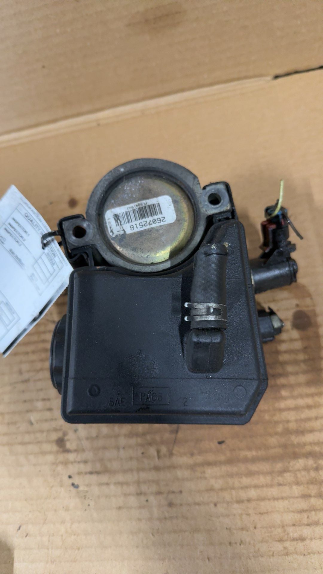Power Steering Pump from a 2001 Oldsmobile Alero, photo 1