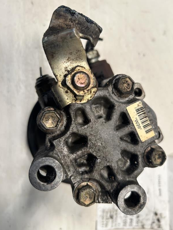 Power Steering Pump from a 2004 Pontiac Vibe, photo 2