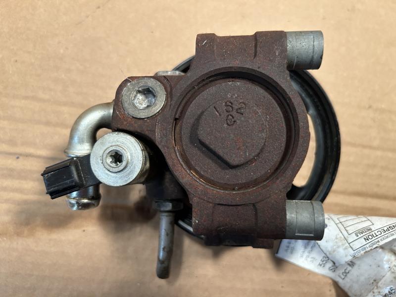 Power Steering Pump from a 2008 Ford Taurus, photo 2